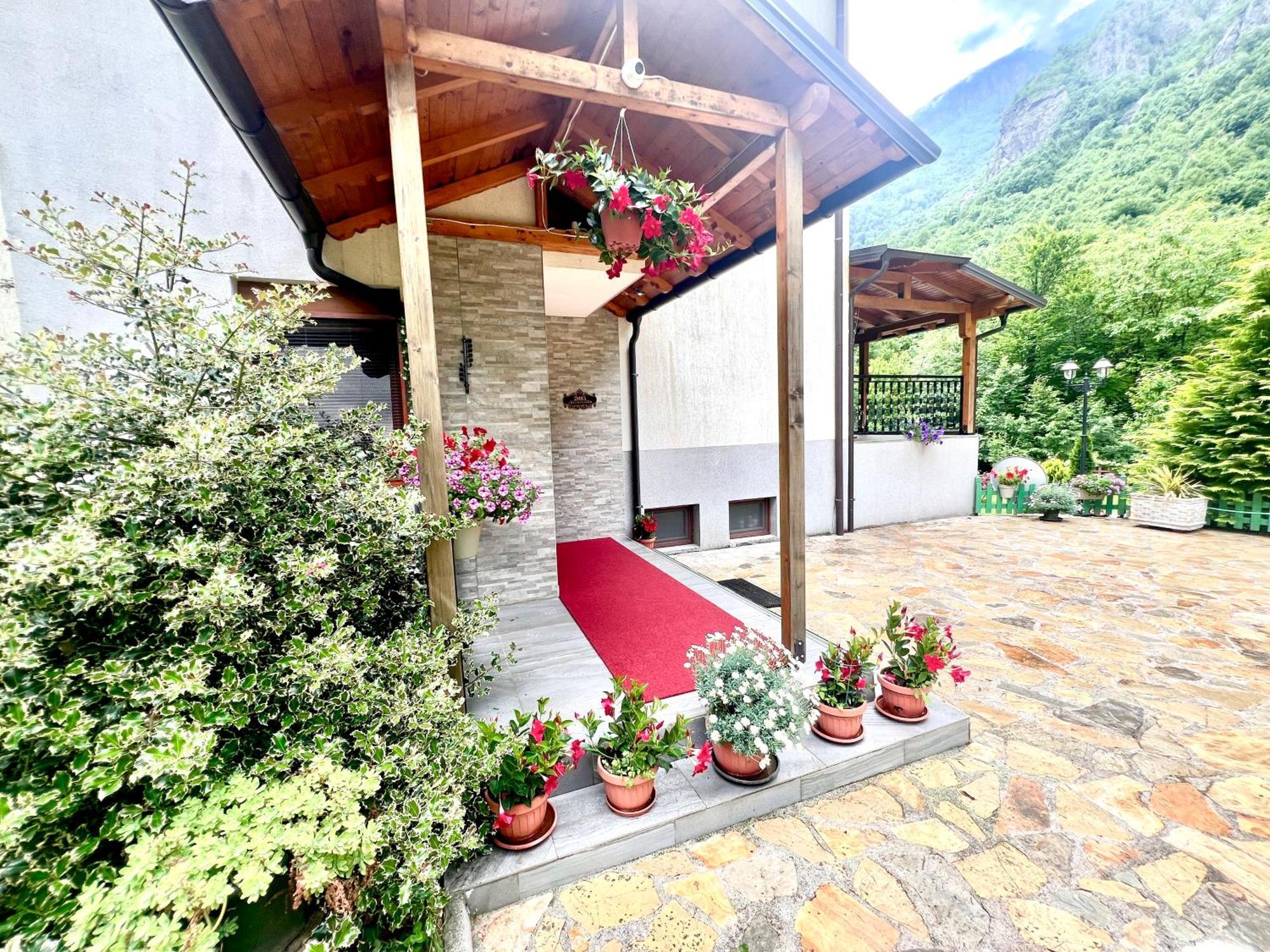 Vila Alexander B&B Valbone Buitenkant foto